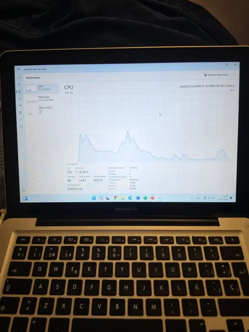 MacBook Air usado con cargador original - 4
