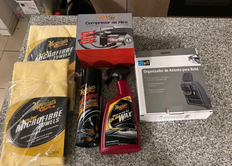 Kit de limpieza automotriz Meguiar's con compresor y organizador