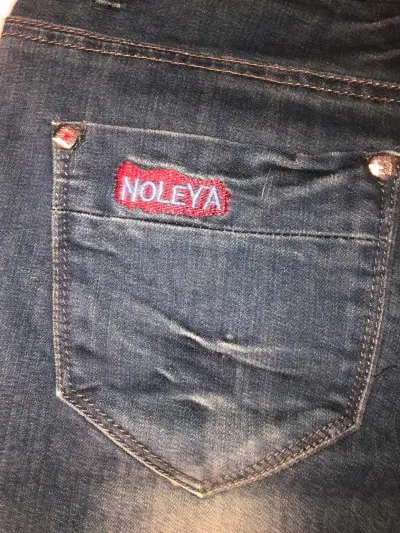Jeans de mezclilla azul para mujer - miniatura 3