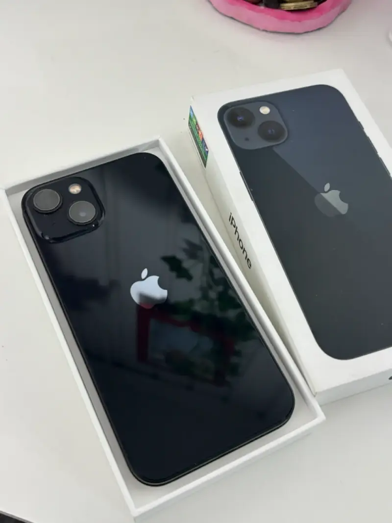 iPhone 13 - 1