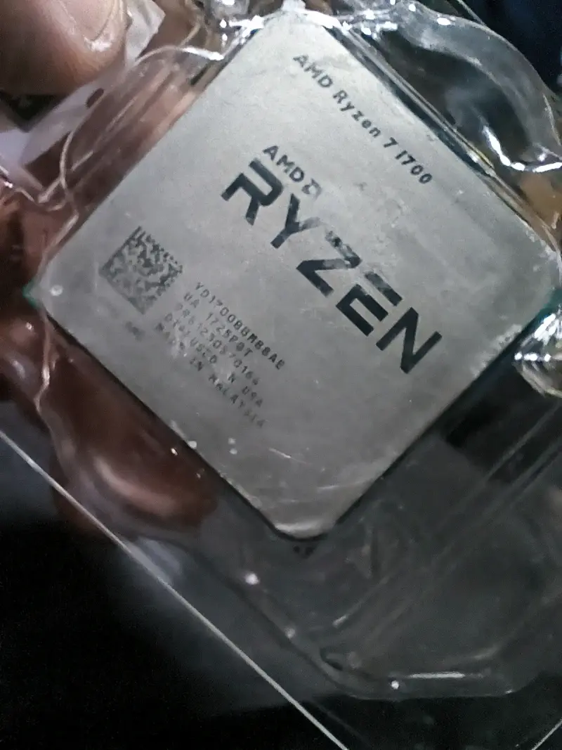 Procesador AMD Ryzen 7 1700 de 8 núcleos - 1