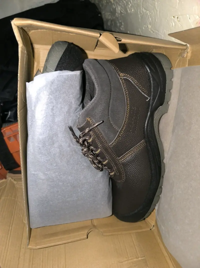 Botas de seguridad negras con suela antideslizante - 1