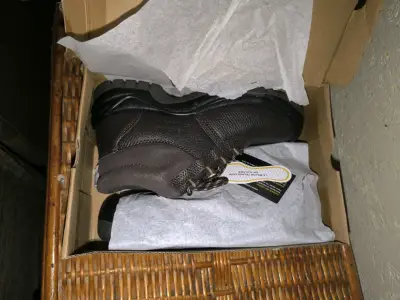 Botas de seguridad negras con suela antideslizante - miniatura 3