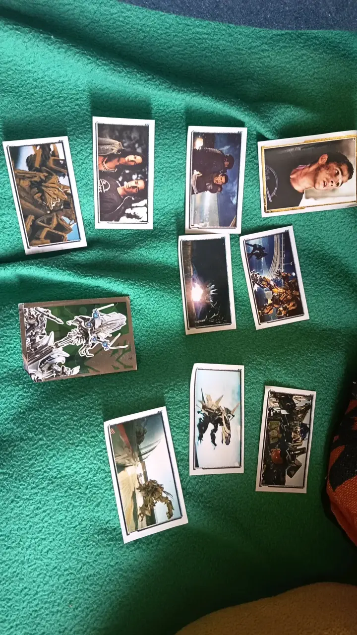 Colección de tarjetas de películas y robots