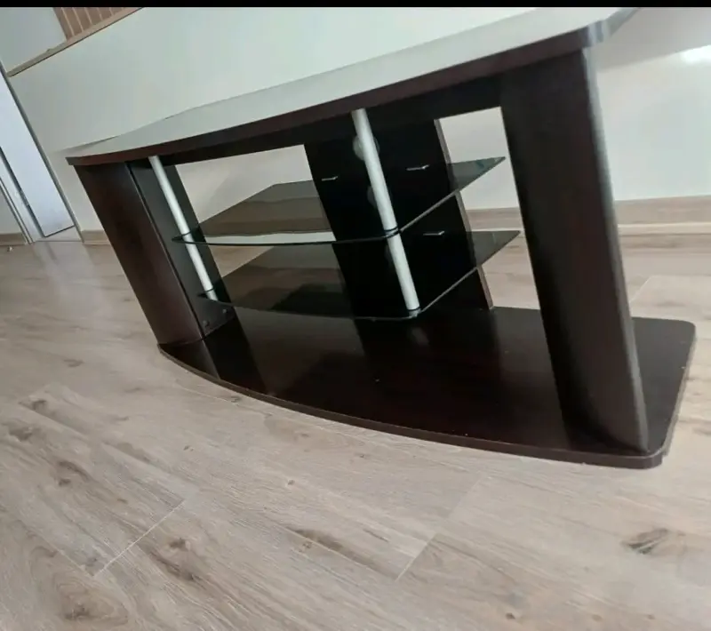 Mesa de TV de madera y vidrio moderna - 1