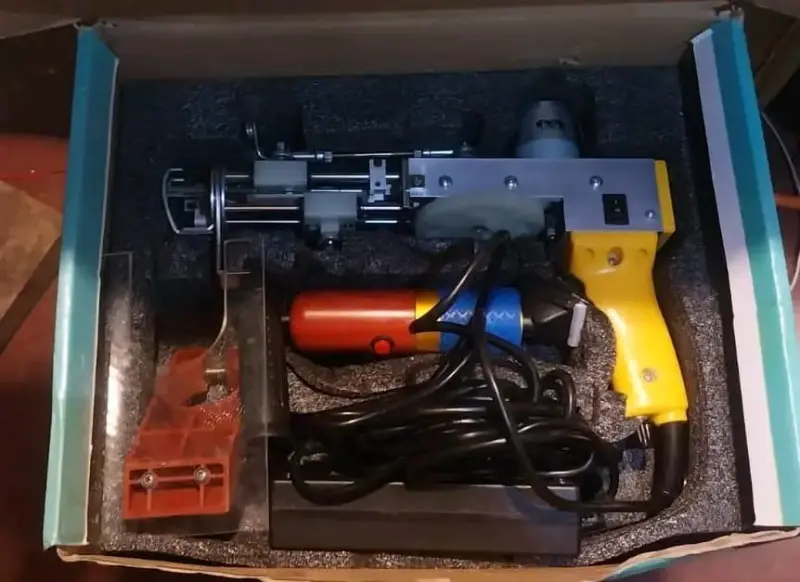Pistola de Tufting. Máquina de coser industrial po - 1