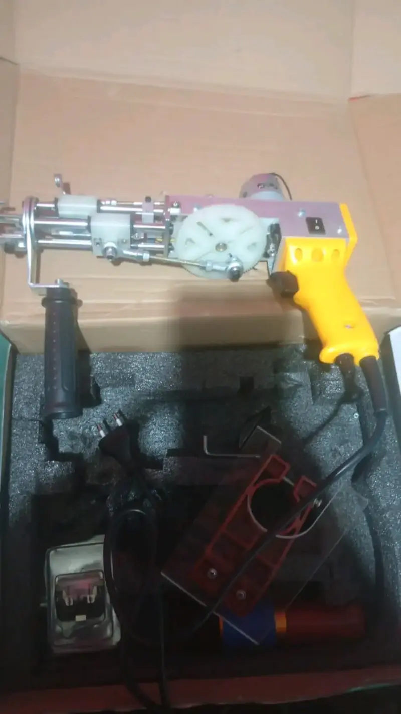 Pistola de Tufting. Máquina de coser industrial po - 2