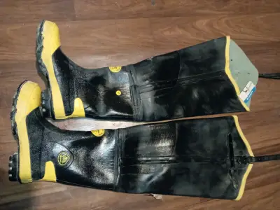 Botas de goma negras y amarillas para trabajo pesado - miniatura 1