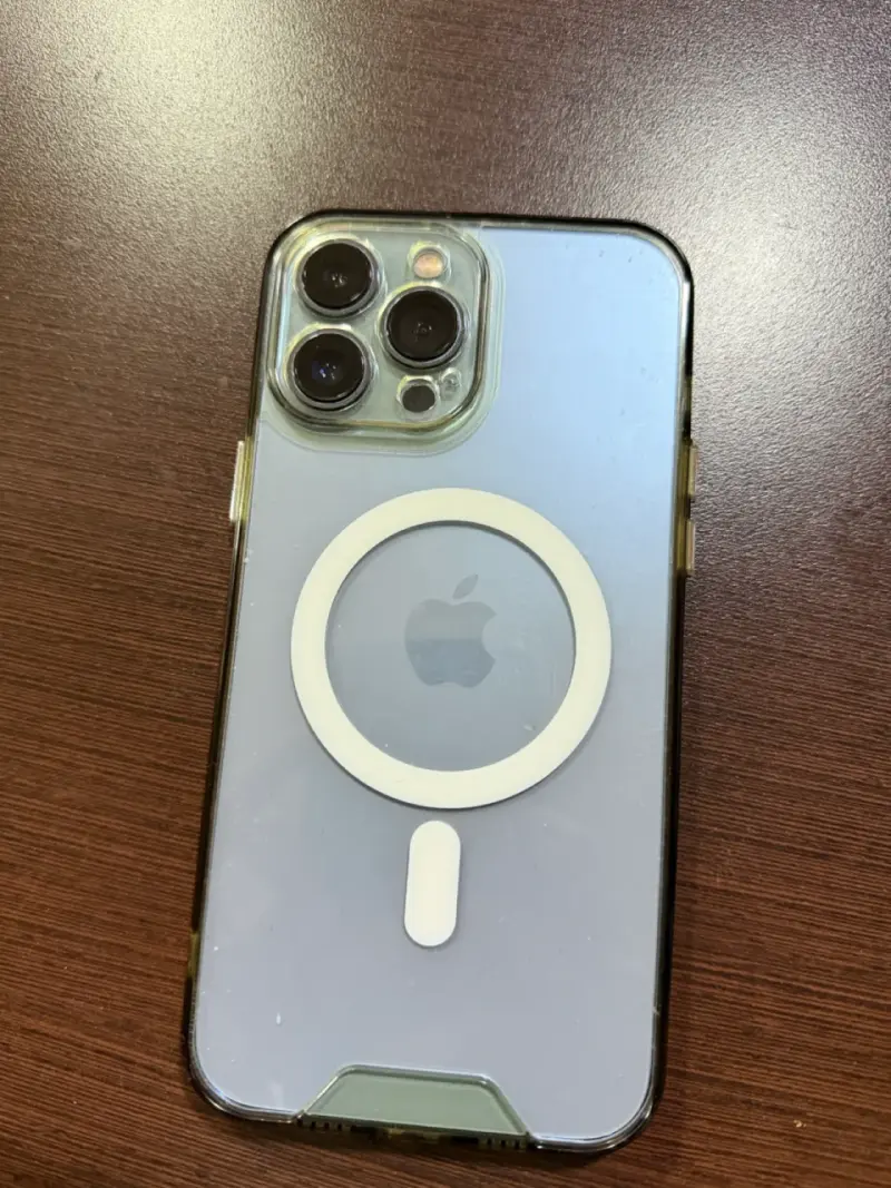 iPhone 13 Pro Max azul en buen estado - 4