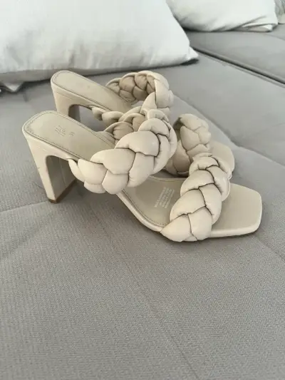 Sandalias de tacón trenzadas beige H&M - miniatura 2
