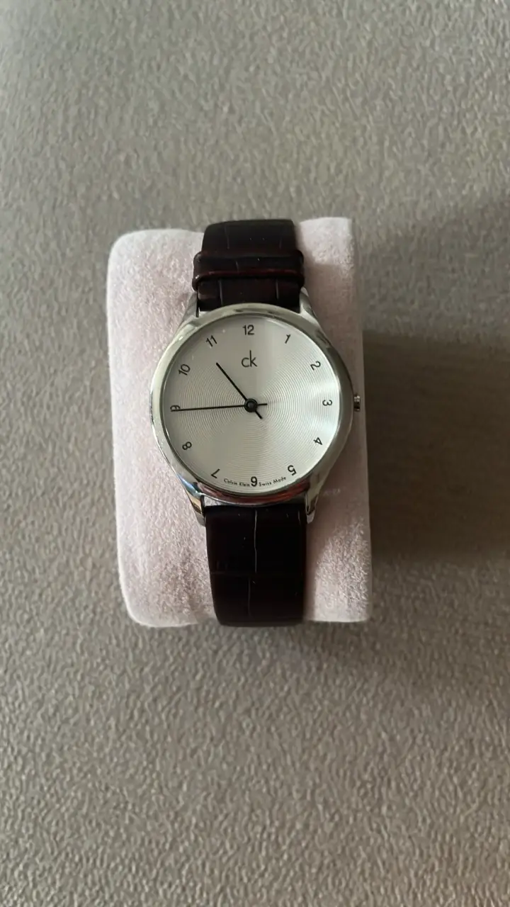 Reloj Calvin Klein con correa de cuero