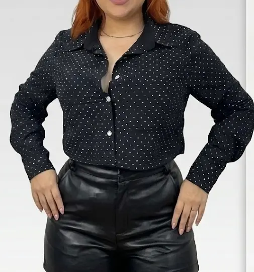 Camisa Crop Negra con Brillos Talla M-L - 1