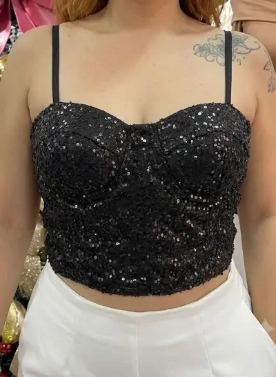 Crop top negro con lentejuelas - miniatura 1