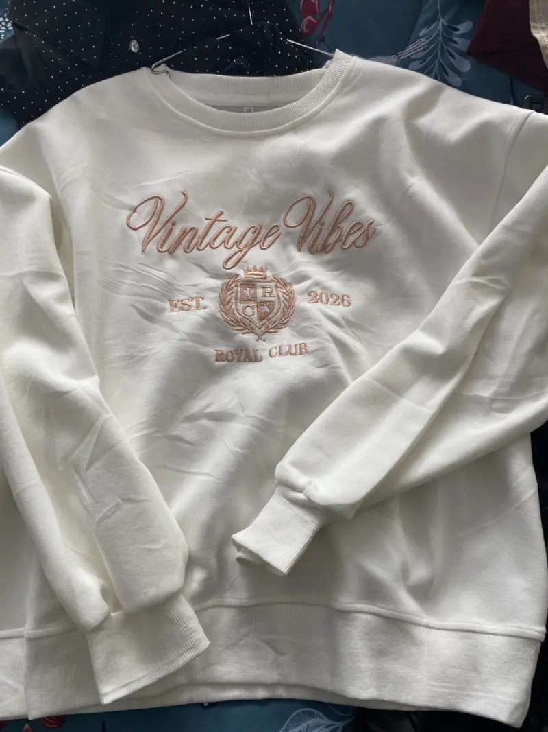 Polerón blanco con diseño Vintage Vibes - 2
