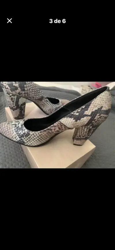 Zapatos de tacón alto con estampado de serpiente - miniatura 1
