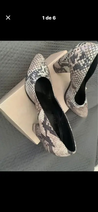 Zapatos de tacón alto con estampado de serpiente - miniatura 2