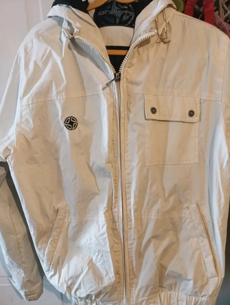 Chaqueta beige con capucha para hombre - 2