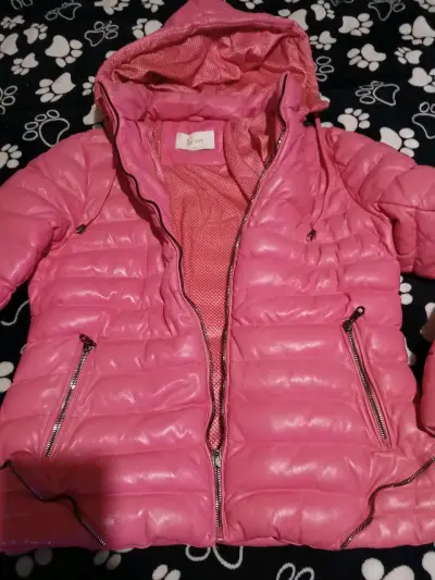 Chaqueta acolchada fucsia con capucha - miniatura 4