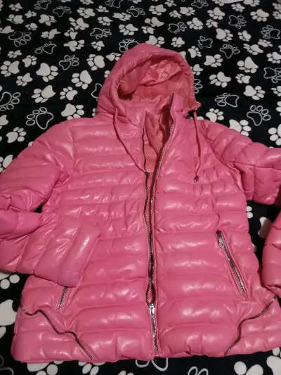 Chaqueta acolchada fucsia con capucha - miniatura 6