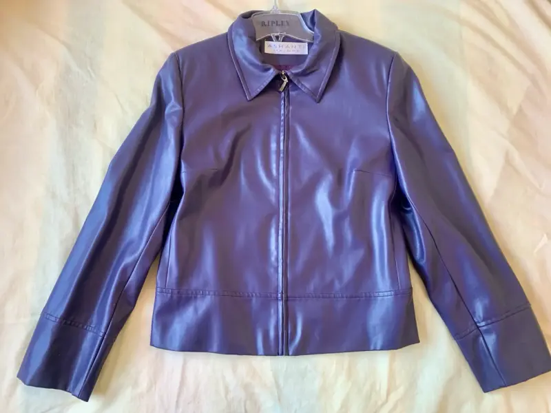 Chaqueta de cuero sintético morada para mujer T42