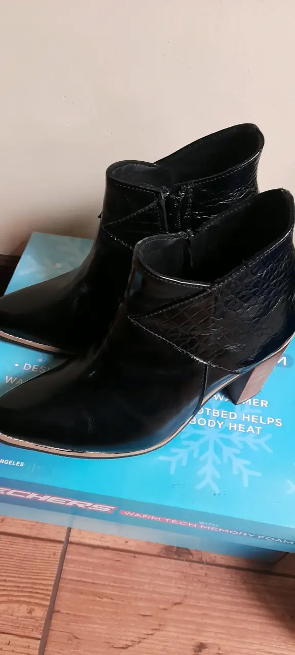 Botines negros de cuero con tacón - 2