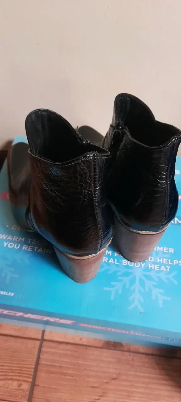 Botines negros de cuero con tacón - 3