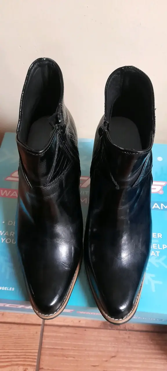 Botines negros de cuero con tacón - 4
