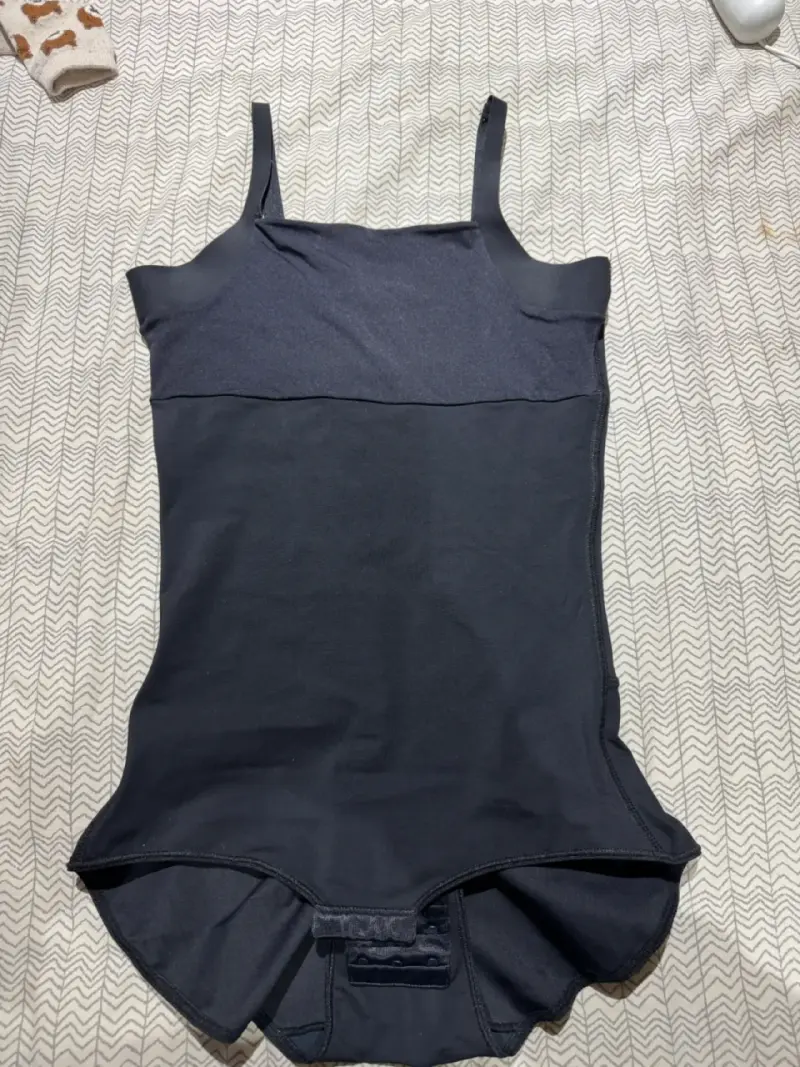 Body faja negro de tirantes Leonisa