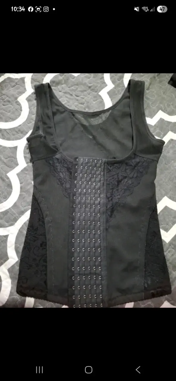 Faja chaleco negro con encaje y broches