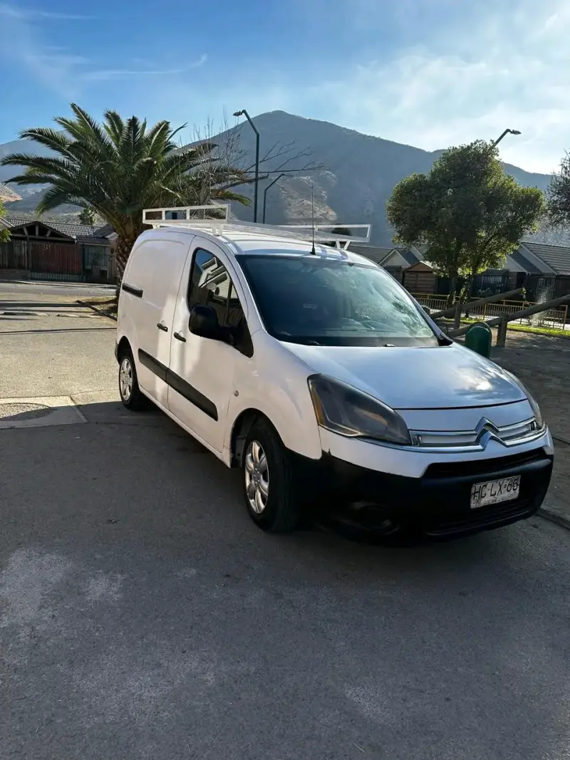 Furgón Citroën Berlingo 2015 en buen estado - 1