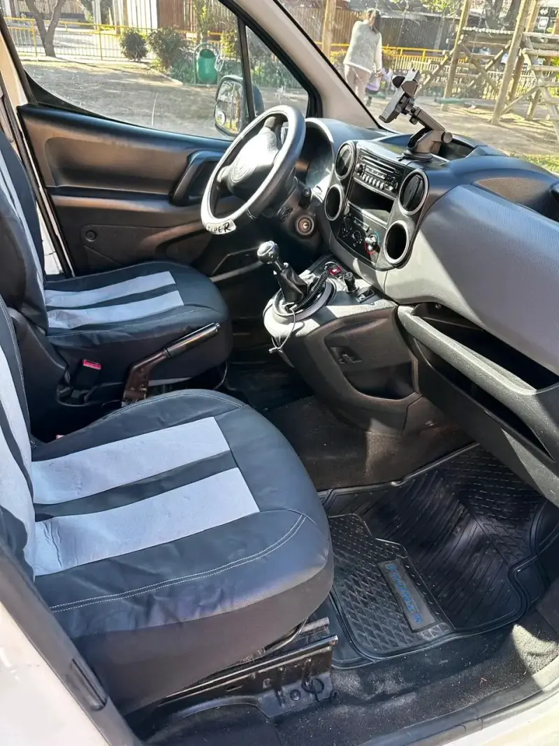 Furgón Citroën Berlingo 2015 en buen estado - 3