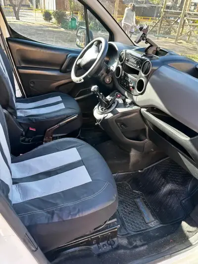 Furgón Citroën Berlingo 2015 en buen estado - miniatura 3