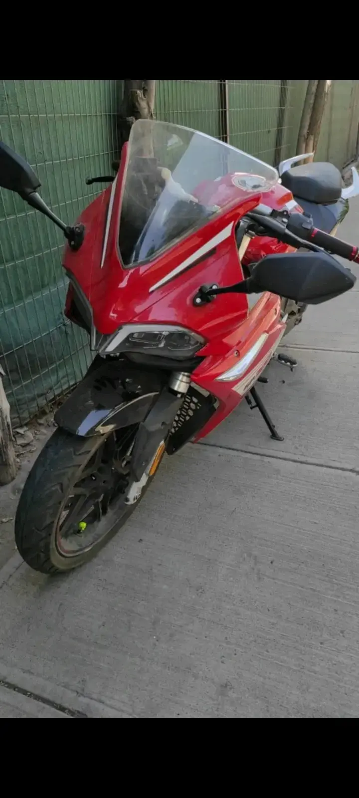 Moto deportiva Loncin GP300 roja con escape Yoshimura - 6