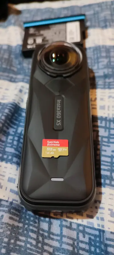 Cámara 360 Insta360 X3 con tarjeta SD 512GB - miniatura 1