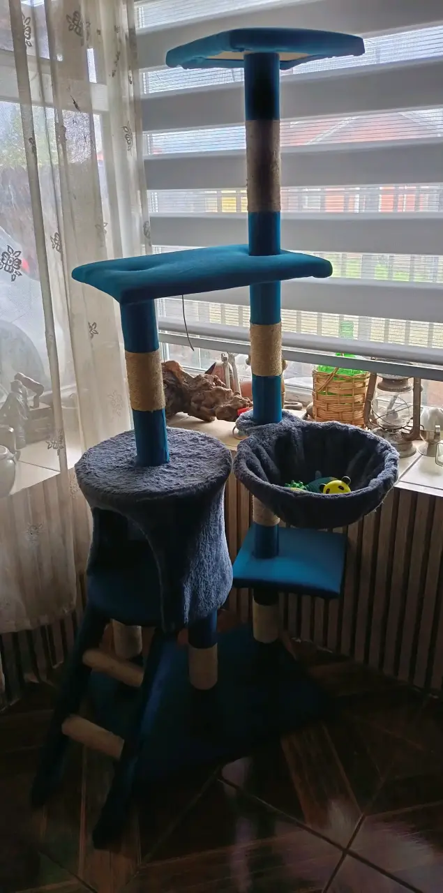 Árbol rascador para gatos azul con plataformas - 1