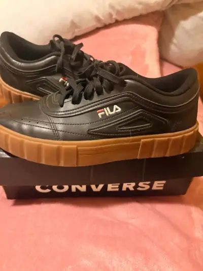 Zapatillas negras Fila con suela de goma - miniatura 2