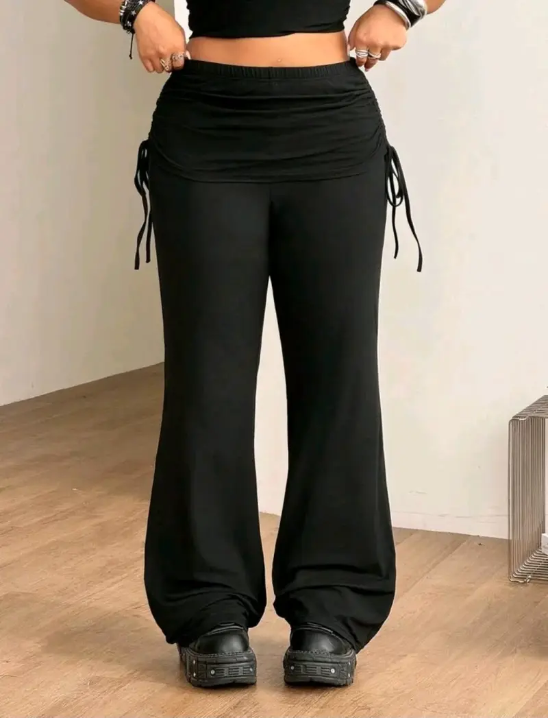 Conjunto de pantalón y top negro estilo urbano - 2