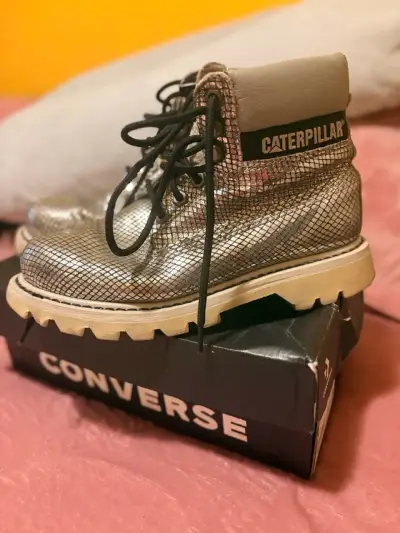 Botas Caterpillar plateadas con diseño escamado - miniatura 3