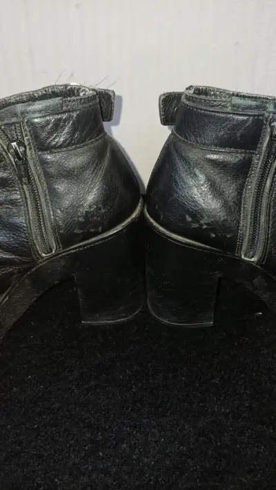 Botines de cuero negro con tacón alto - miniatura 3