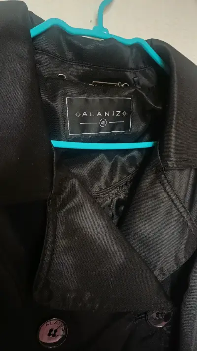 Abrigo negro Alaniz con cinturón - miniatura 2