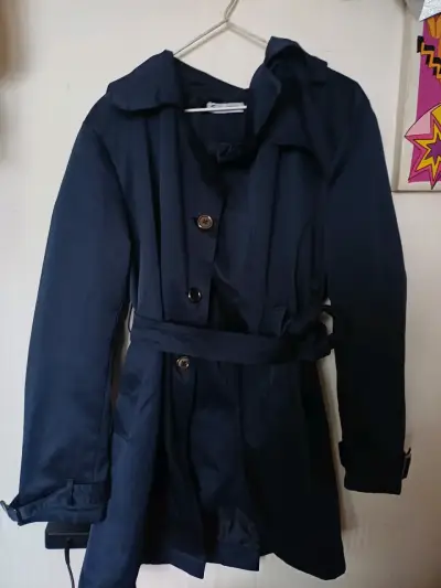 Abrigo azul oscuro con cinturón para mujer - miniatura 1