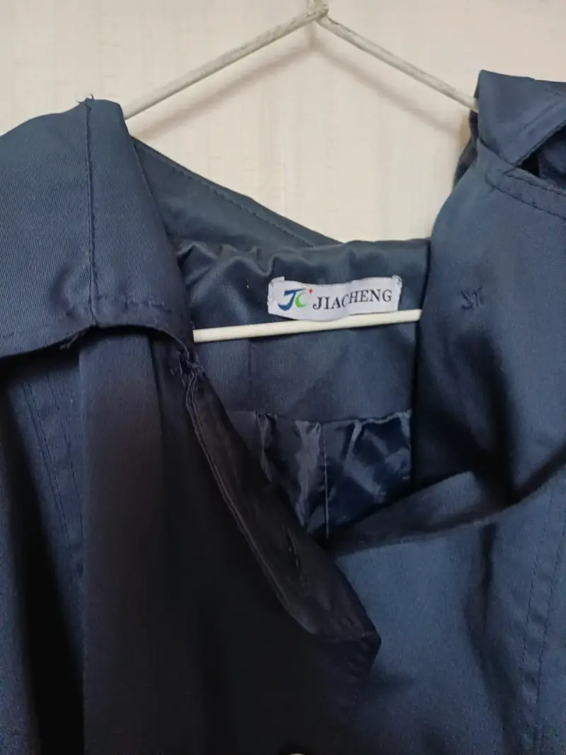 Abrigo azul oscuro con cinturón para mujer - 2