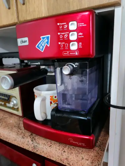 Cafetera Espresso Oster PrimaLatte Roja - miniatura 1
