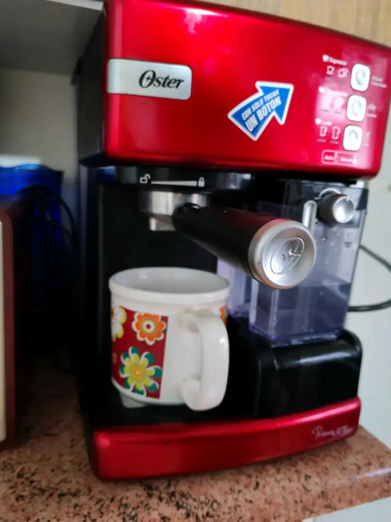 Cafetera Espresso Oster PrimaLatte Roja - 2