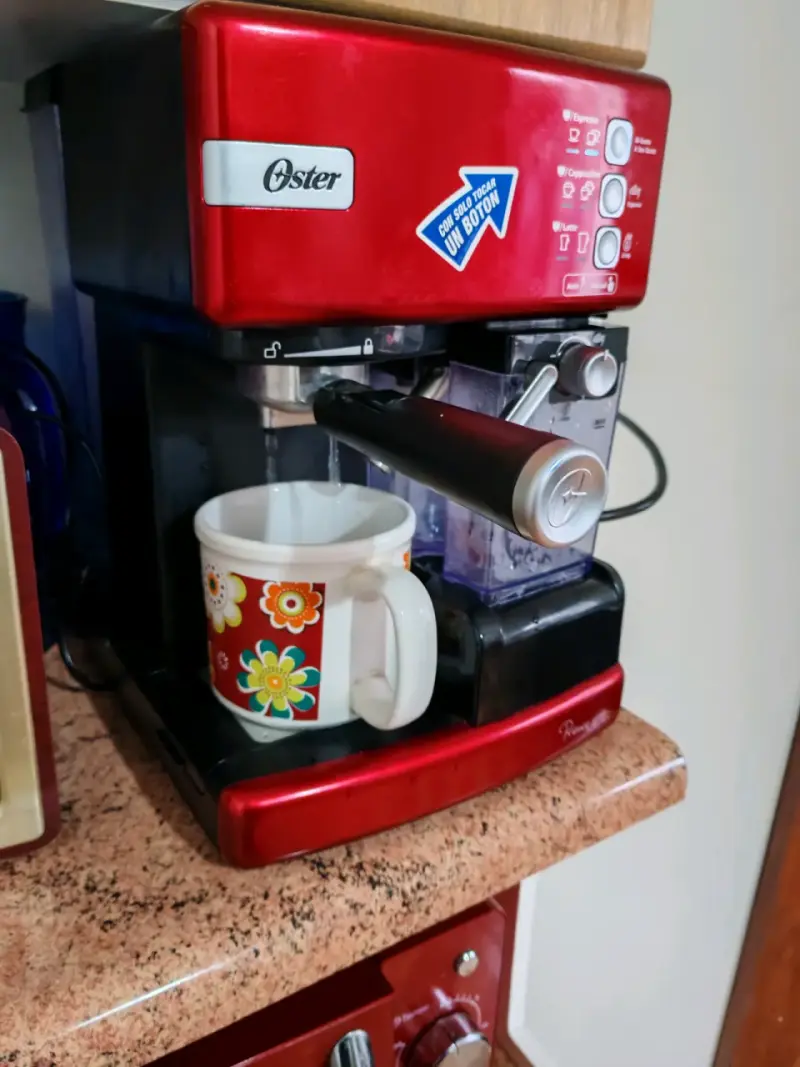 Cafetera Espresso Oster PrimaLatte Roja - 3