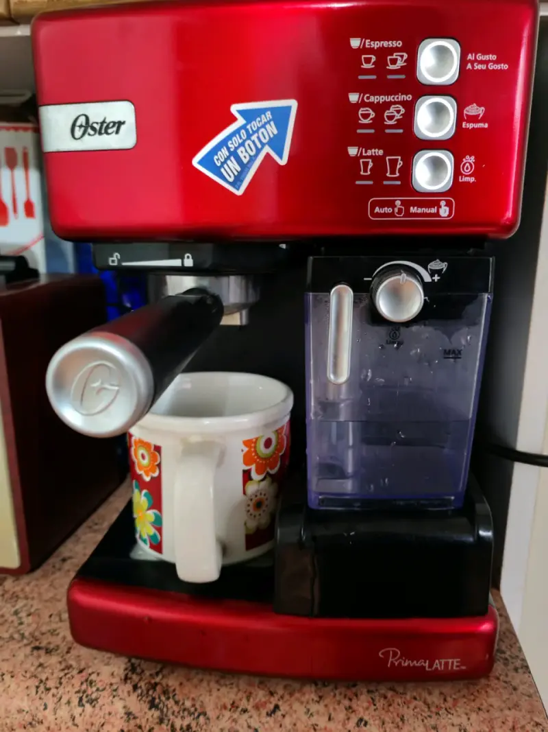 Cafetera Espresso Oster PrimaLatte Roja - 4