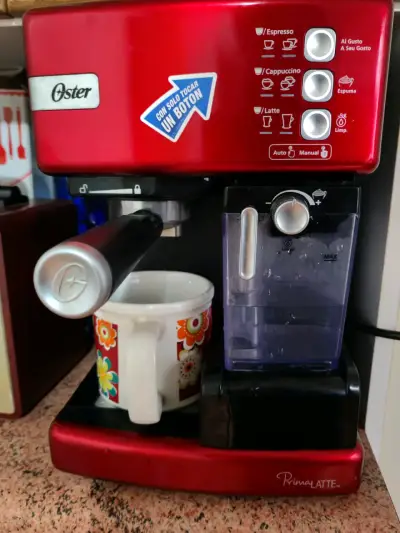Cafetera Espresso Oster PrimaLatte Roja - miniatura 4
