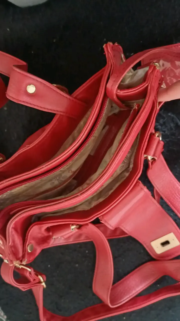 Bolso de cuero rojo con múltiples compartimentos - 3