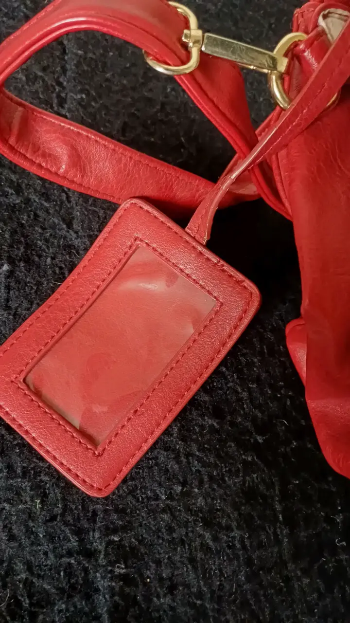 Bolso de cuero rojo con múltiples compartimentos - 4