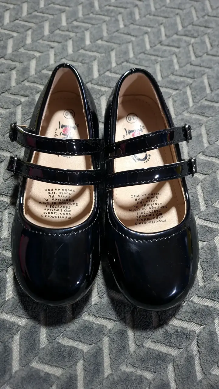 Zapatos de charol para niña en negro y rojo